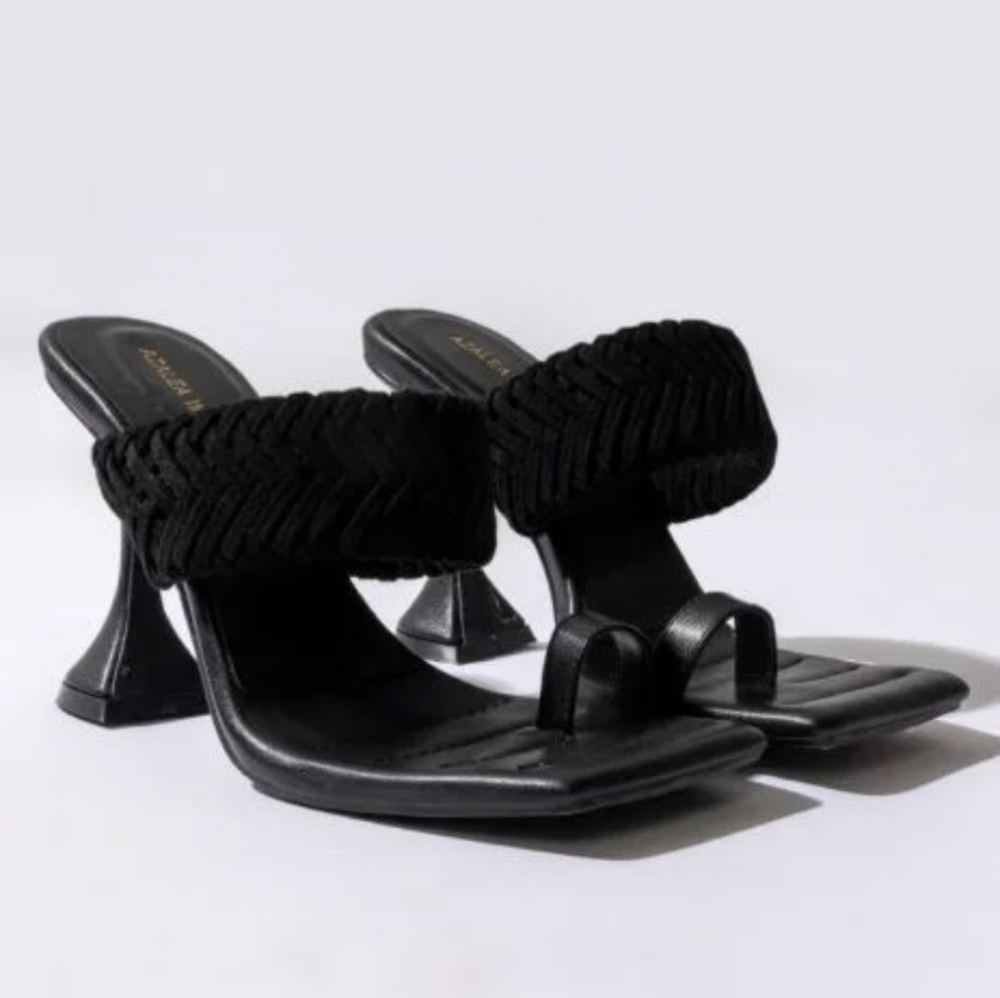 A SLIPPERS - Picture 2 of 5